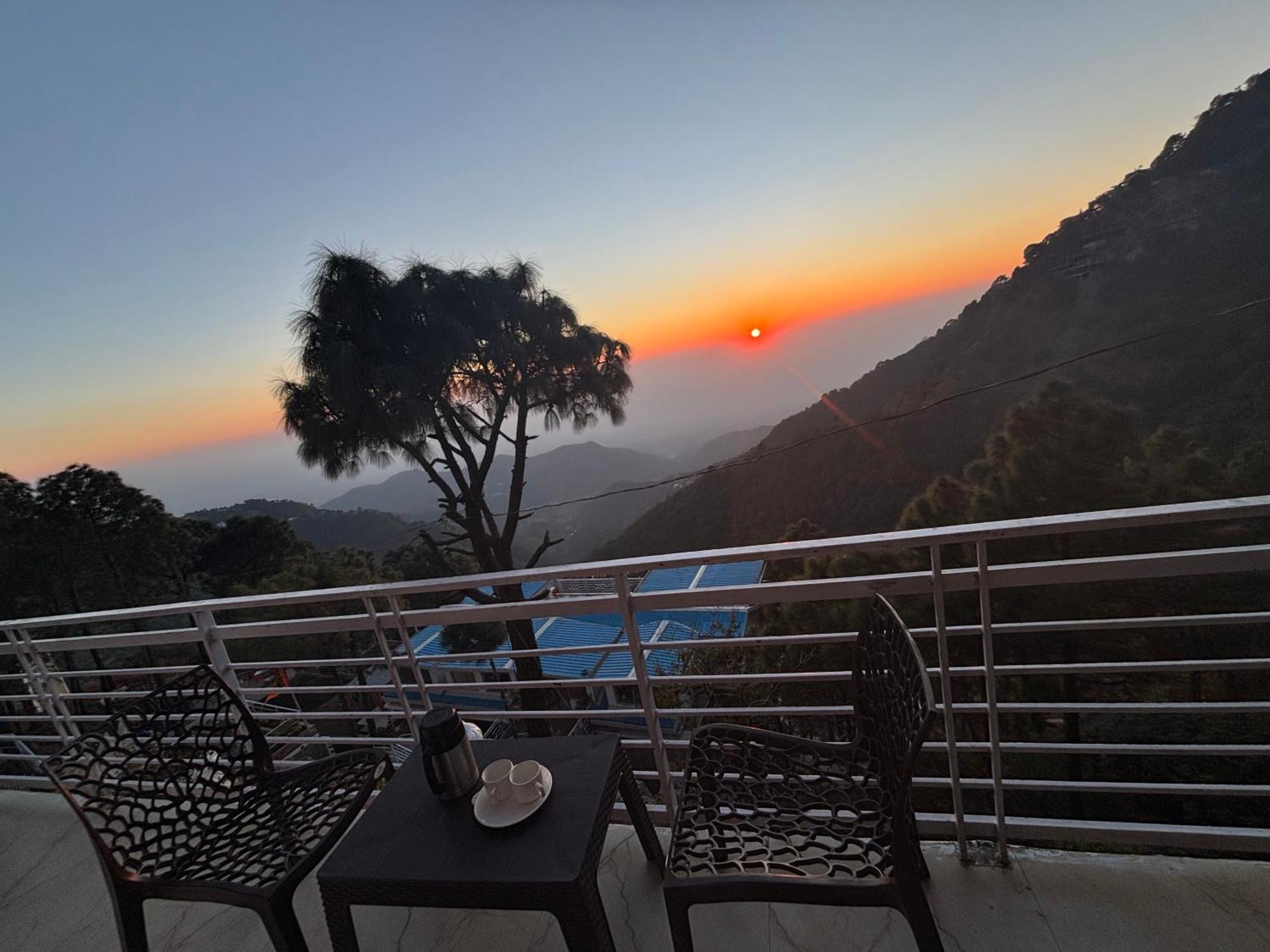 Urban Wave 2Bed Rooms By The North Edge Kasauli Exterior foto