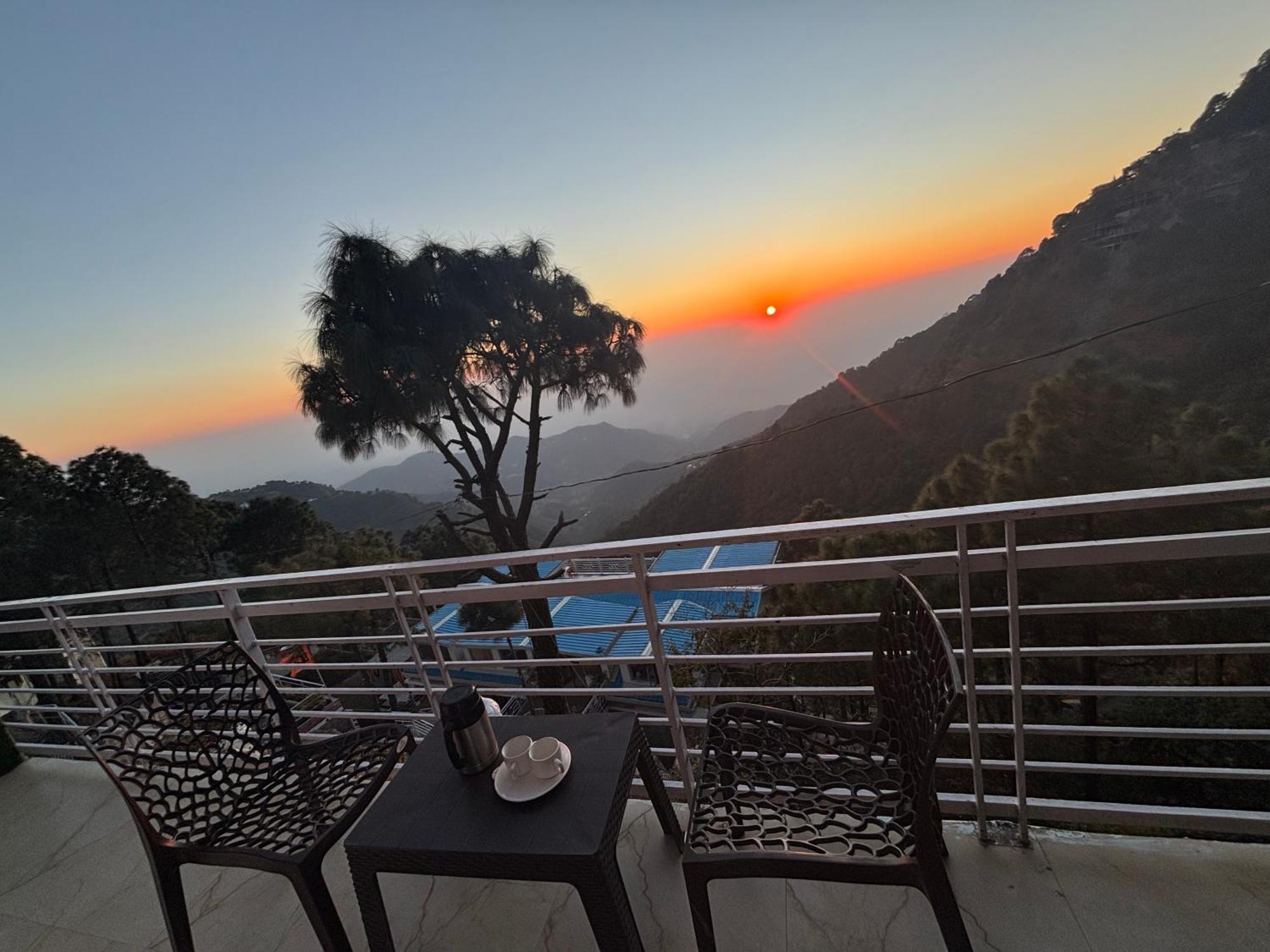 Urban Wave 2Bed Rooms By The North Edge Kasauli Exterior foto